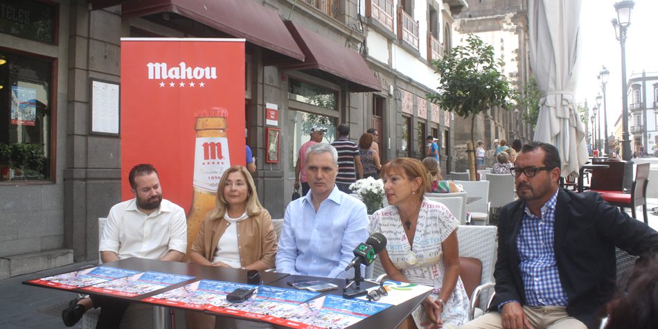 12 campanadas en agosto en Vegueta 2015